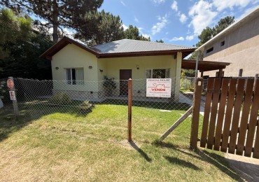 Moderna casa de 10 años de antiguedad, ideal vivienda permanente.